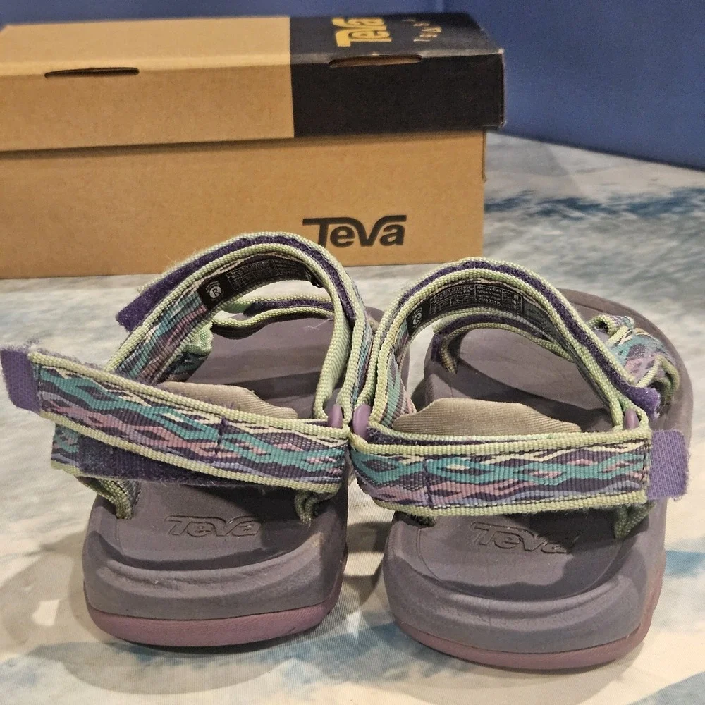 Teva Hurricane XLT Kids Girls Size 2‎ Outdoor Hiking Sport Sandals Purple